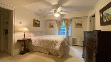 2 bedrooms, travel cot, WiFi, bed sheets