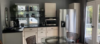 Newly Constructed Second Floor Modern Studio Apartment Unit 2 ~ Sleeps 6
