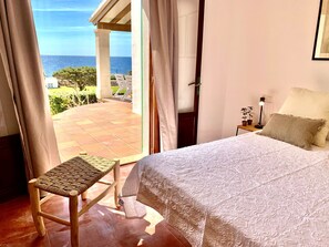 4 bedrooms, WiFi, bed sheets