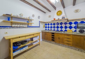 Fridge, microwave, oven, coffee/tea maker