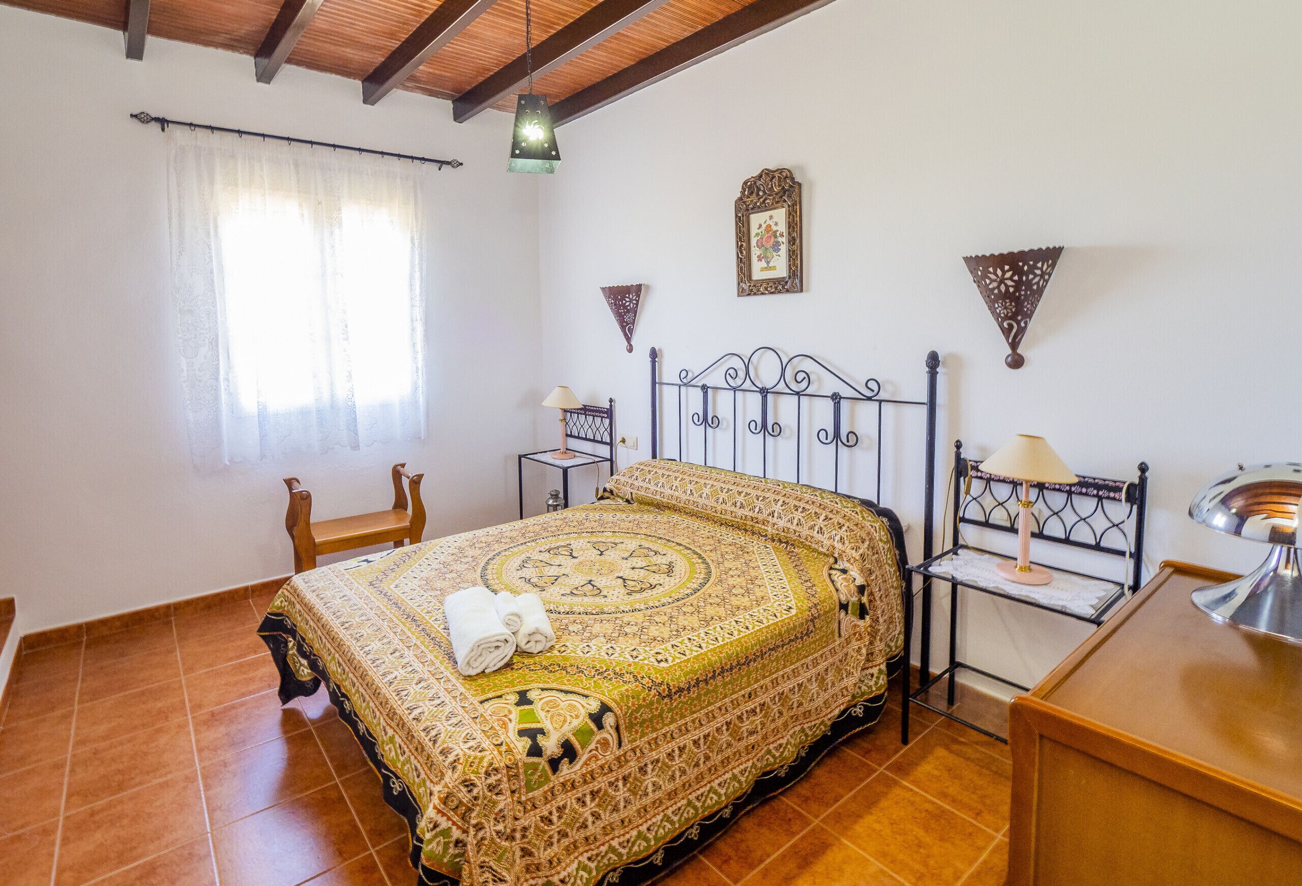 4 dormitoris, planxa i posts de planxar, wifi gratuïta i roba de llit 