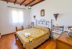 4 dormitorios, tabla de planchar con plancha, wifi gratis y ropa de cama