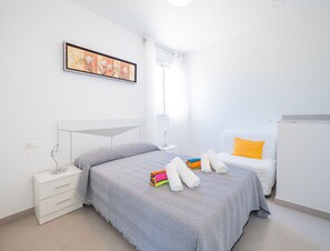 4 chambres, fer et planche à repasser, Wi-Fi gratuit, draps fournis