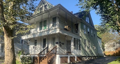 (G1) 3 bdrm near Syracuse University and Destiny Mall!