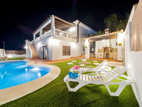 Cubo's Villa Gabriela / Free Wifi / Private Pool / jacuzzi