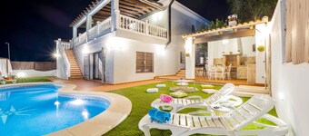 Cubo's Villa Gabriela / Free Wifi / Private Pool / jacuzzi