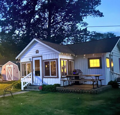 North View Cabins #2 - Cozy 2Bed/1Ba Cabin with Private Deck on the Lake!