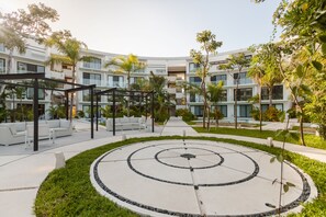 Unclassified image, 3 of 27, button