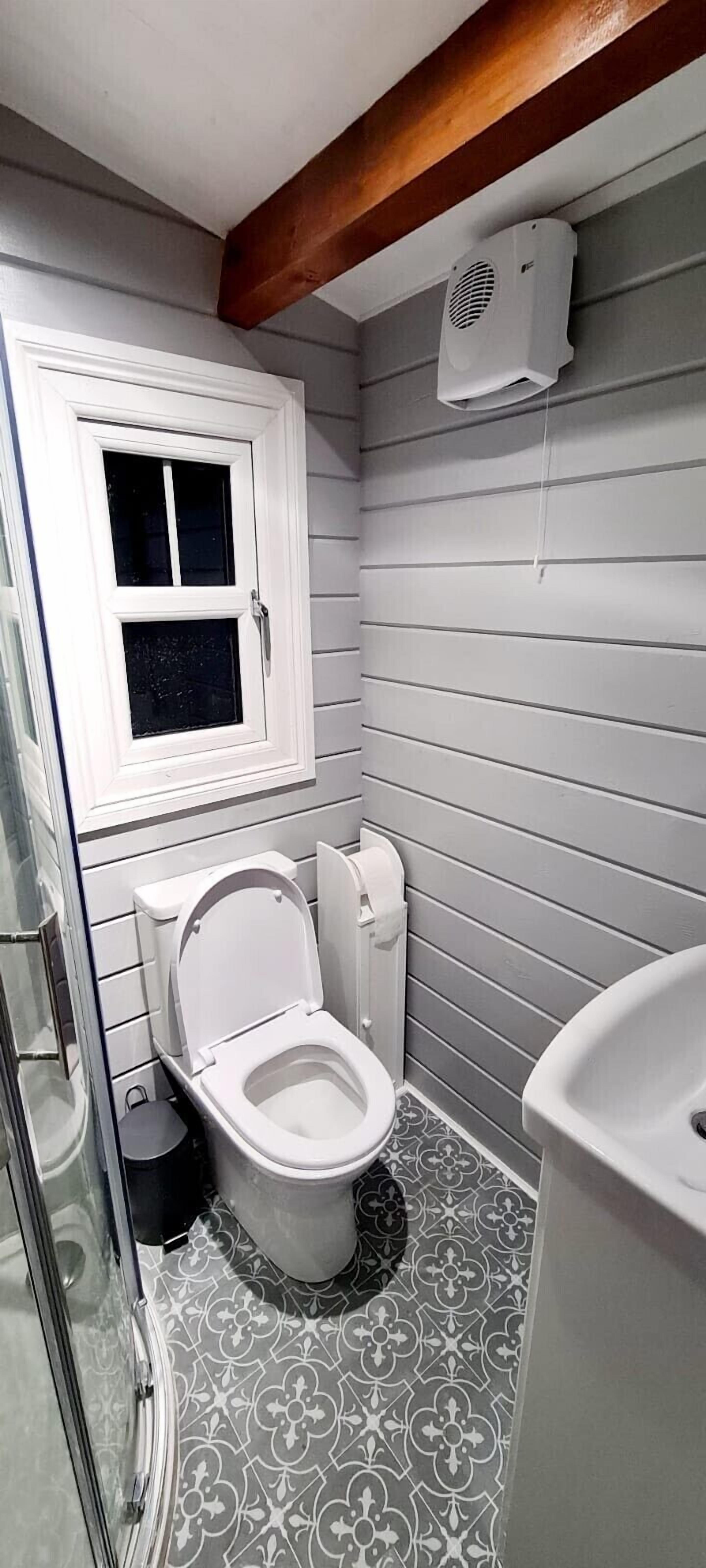 Shower, hair dryer, towels, toilet paper