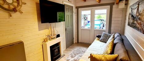 Smart TV, fireplace