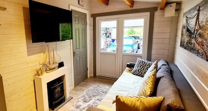 The Hideaway Log Cabin