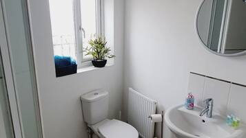 Combined shower/bathtub, hair dryer, towels, soap