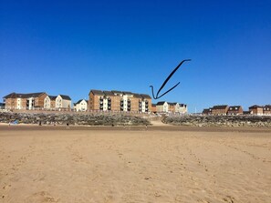 On the beach - Beach Break Aberavon Large Seaside House sleeps 8 South Wales  (Aberavon)