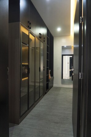 المنشأة من الداخل