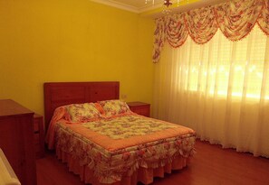 3 bedrooms, iron/ironing board, travel crib, WiFi