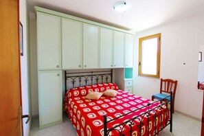 2 bedrooms, iron/ironing board