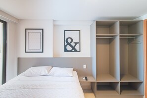 Minibar, individually furnished, desk, laptop workspace - GOLDFLAT Manaíra by Penareia.tur.br (João Pessoa)