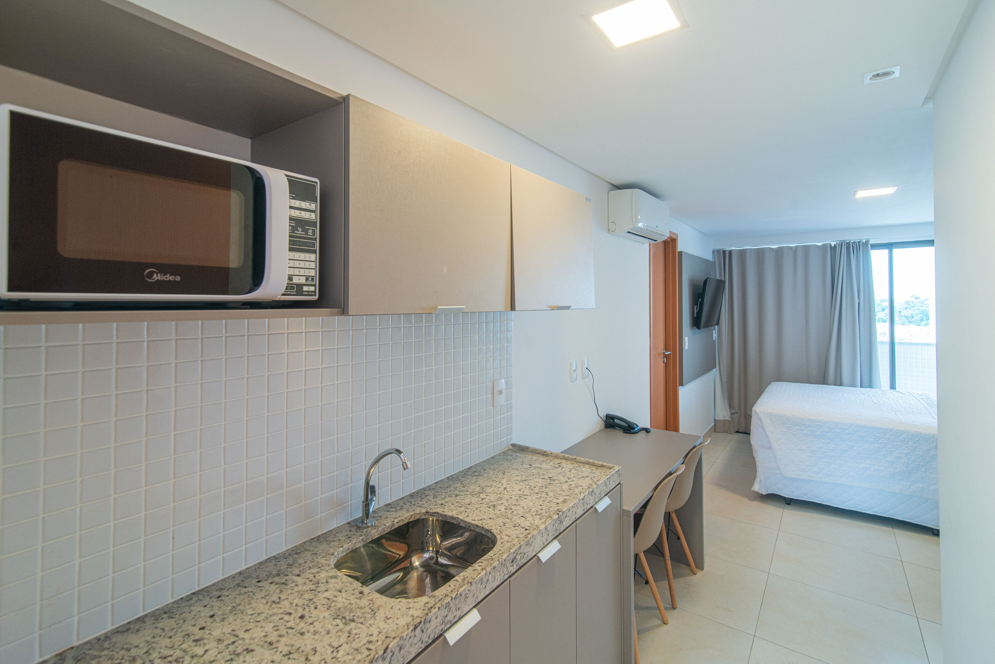 microwave, coffee/tea maker, toaster, blender