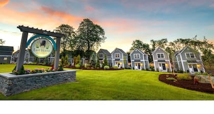 Cottages with easy access to Newport, beaches, nature trails and vineyards