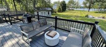 Sugarmaple Lakehouse; Cozy 2.6 Acre Lakefront Retreat