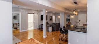 3 Beautiful Bedrooms and Open Living Area on Thames Street