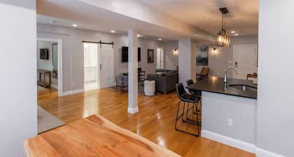 3 Beautiful Bedrooms and Open Living Area on Thames Street