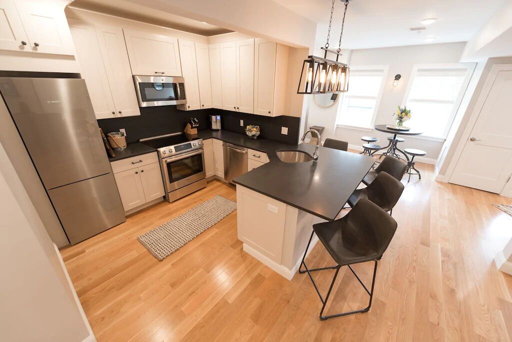 Kaffetrakter/tekoker og spisebord