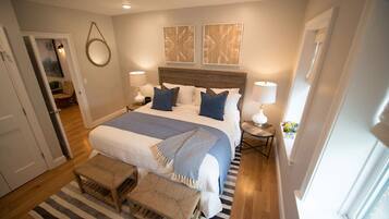 3 bedrooms, desk, iron/ironing board, internet