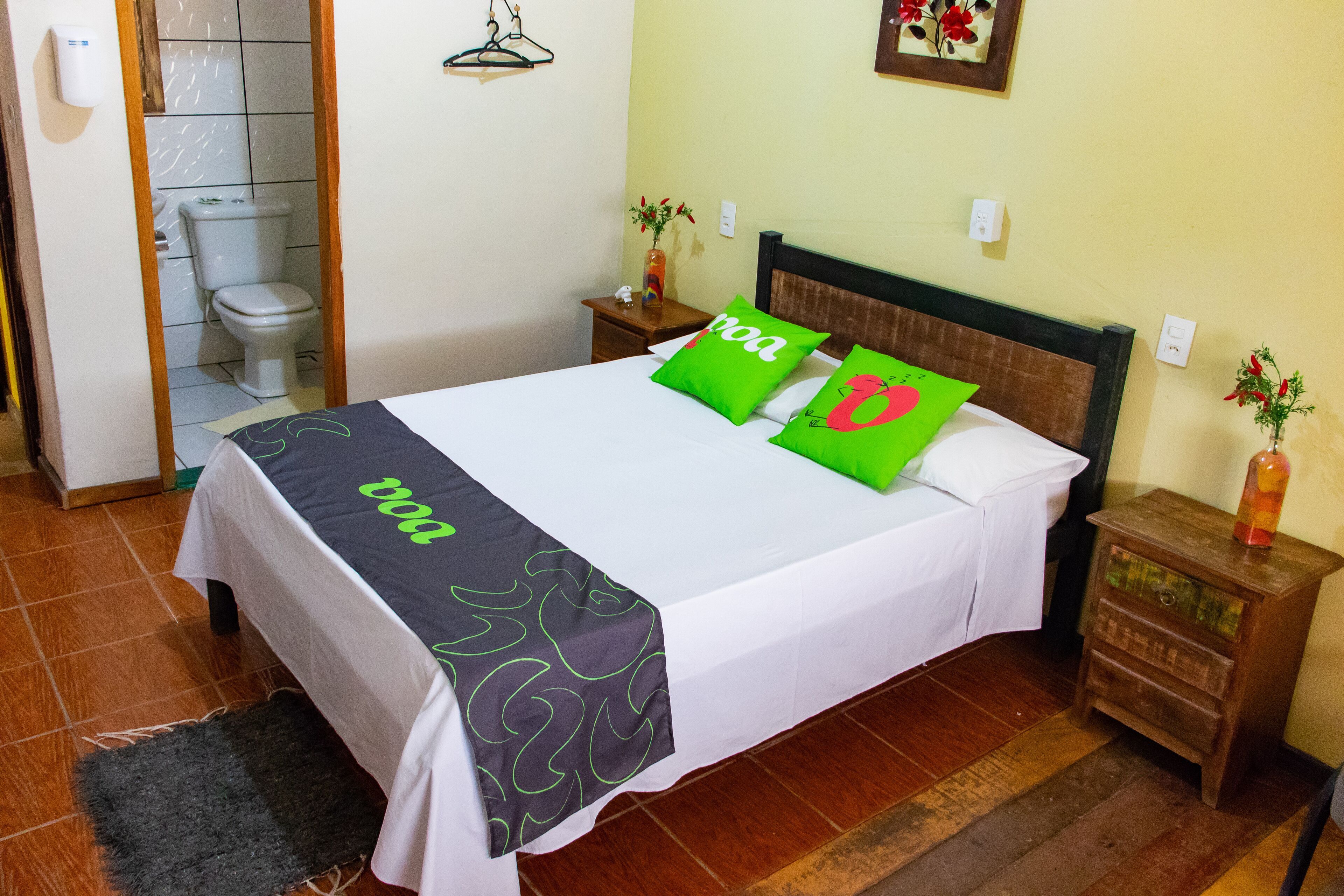 Quarto triplo standard, varanda coberta | Frigobar, Wi-Fi de cortesia