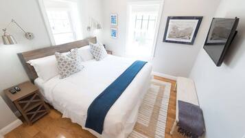 2 bedrooms, iron/ironing board, internet