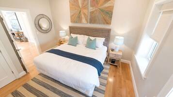 2 bedrooms, iron/ironing board, internet