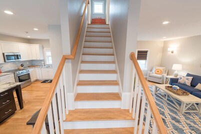 Spacious Guest House With Pool Access In Convenient Location!