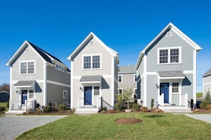 Exterior - Dog Friendly Cottages w/ easy access to Newport, beaches, trails and vineyards (Middletown)