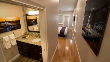 3 bedrooms, iron/ironing board, internet