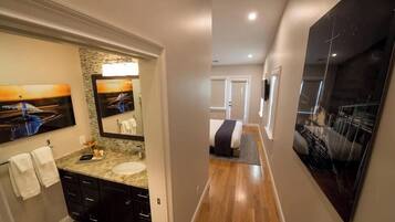 3 bedrooms, iron/ironing board, internet