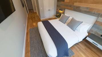 2 bedrooms, iron/ironing board, Internet