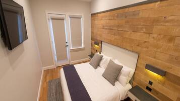 2 bedrooms, iron/ironing board, internet