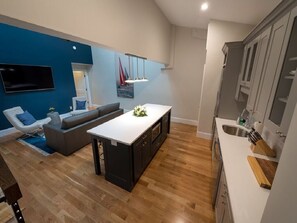 Interior - 2 Bedrooms + Loft - Located in the Center of Town (Newport)