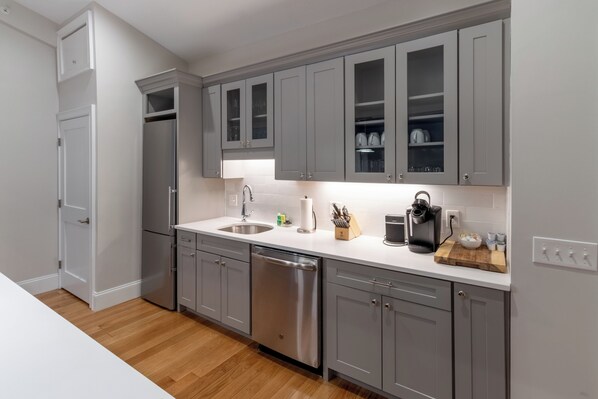 Fridge, microwave, dishwasher, coffee/tea maker