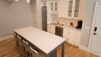 Fridge, microwave, dishwasher, coffee/tea maker