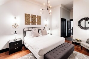 5 bedrooms, iron/ironing board, Internet