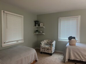 4 bedrooms, iron/ironing board, free WiFi, bed sheets
