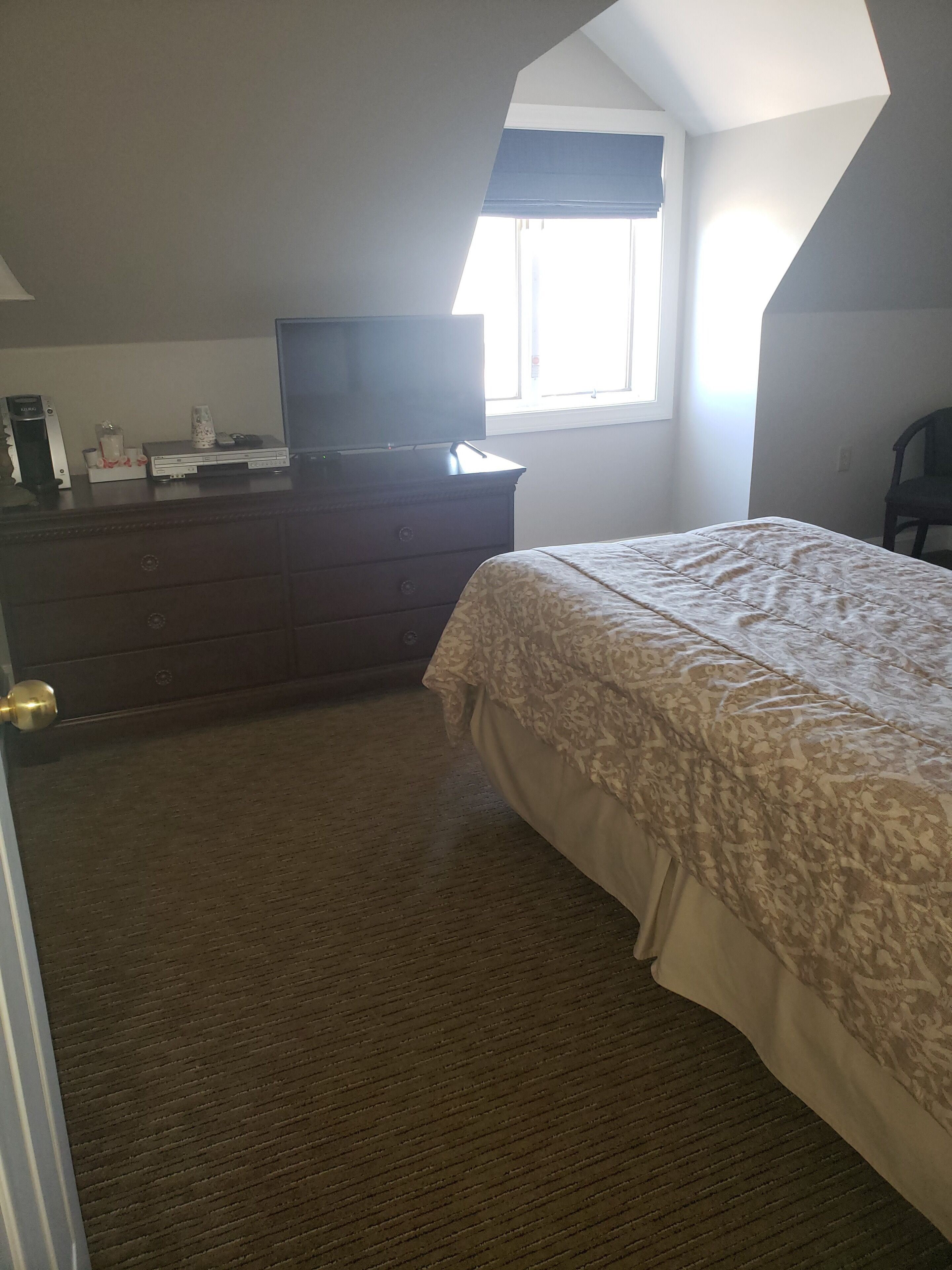 standard double or twin room | 1 bedroom, in-room safe, desk, iron/ironing board
