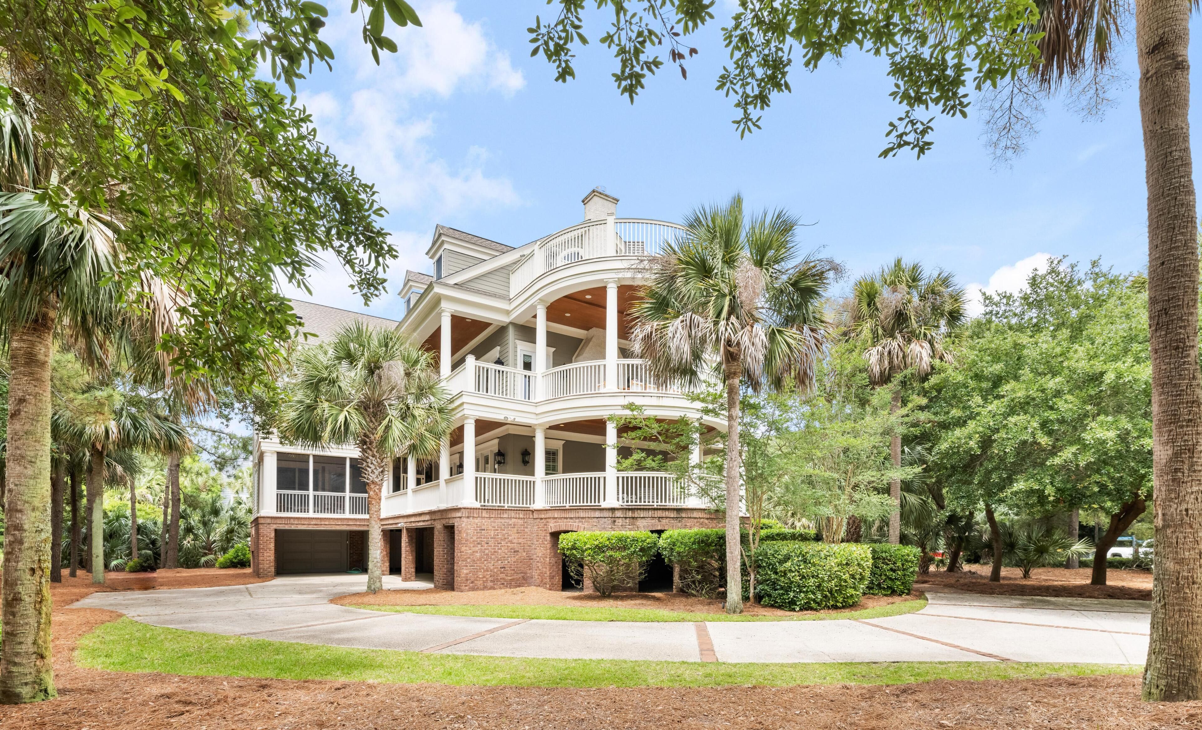 Large 7 Bedroom Home! Super Close to Beach Access! Great Space for Families! 