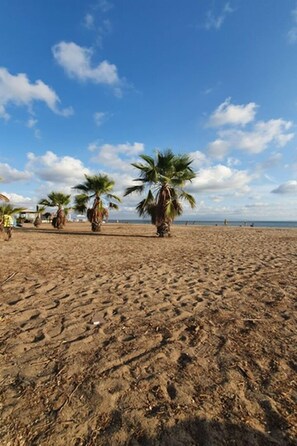 Beach nearby, sun-loungers, beach towels