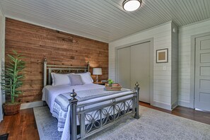 2 habitaciones, tabla de planchar con plancha y ropa de cama