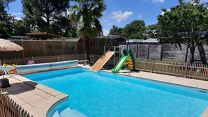 A rectangular swimming pool with a slide and a small deck area. - Detached house with swimming pool between Arcachon and Bordeaux (Cestas) (Cestas)