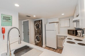 Refrigerador, microondas, horno y lavavajillas