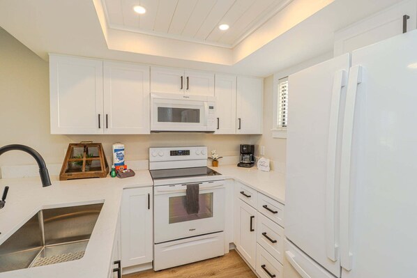 Coffee/tea maker, fridge, microwave, oven
