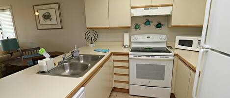 Køleskab, mikrobølgeovn, ovn, opvaskemaskine